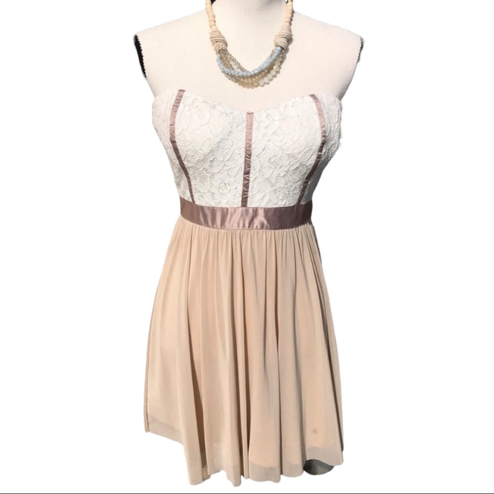 Justify cream/Beige lace, strapless dress M